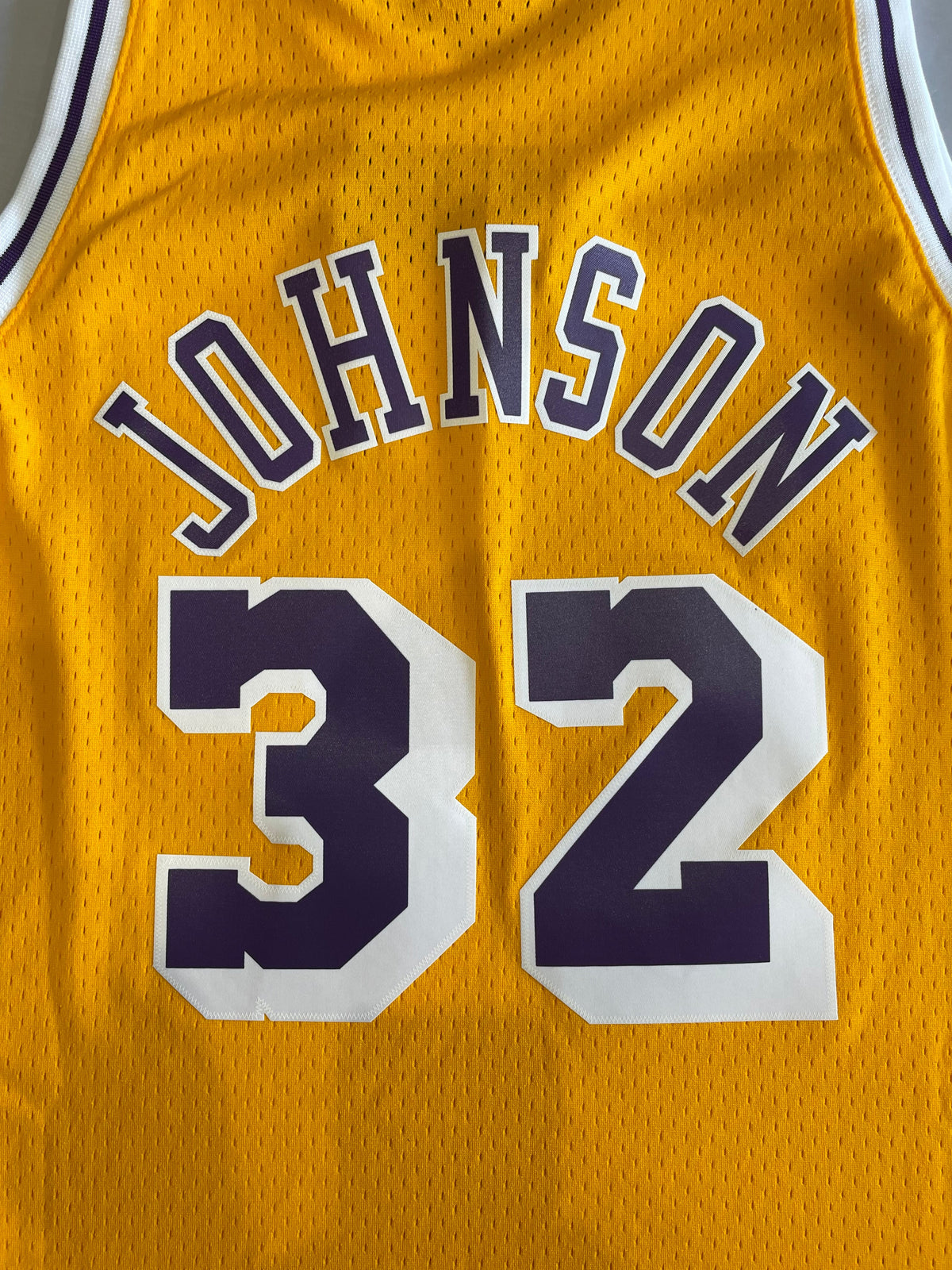 Mitchell & Ness Magic Johnson #32 LA Lakers 1984–85 Swingman Jersey – XL