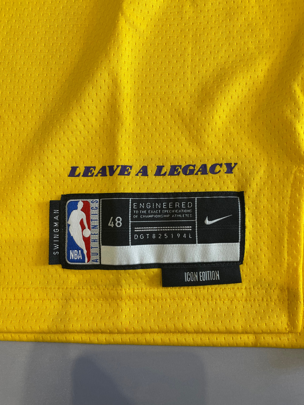 Nike Luka Dončić #77 LA Lakers Icon Edition NBA Swingman Jersey – Large