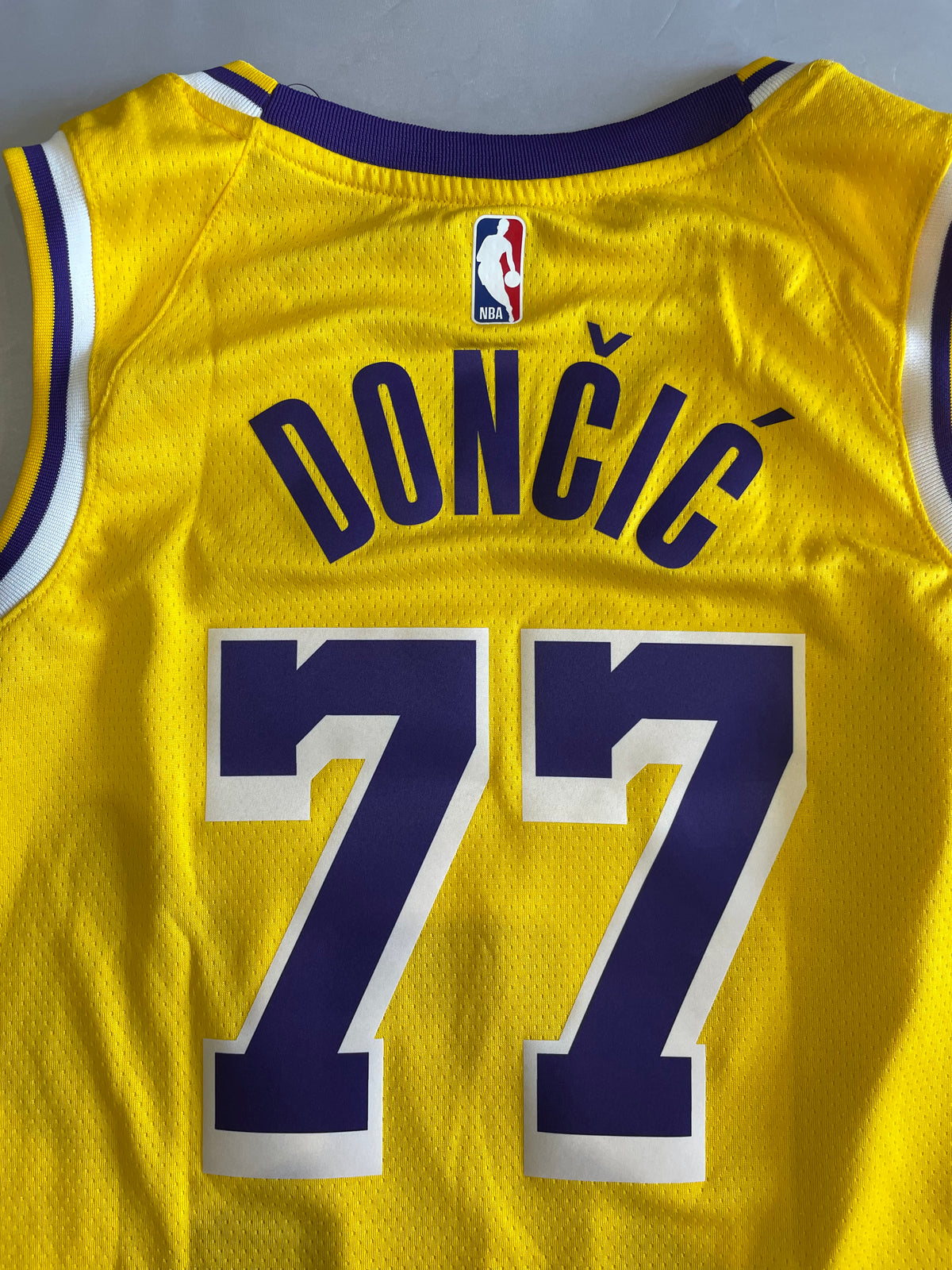 Nike Luka Dončić #77 LA Lakers Icon Edition NBA Swingman Jersey – Large