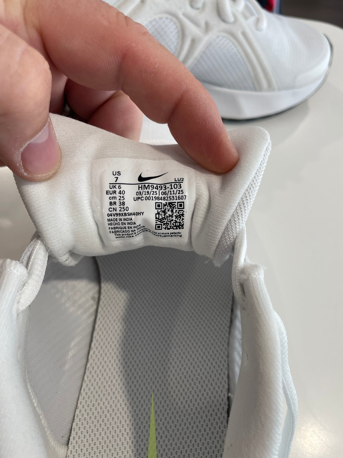 Nike Metro Tek Trainers – White / Metallic Summit White – UK 6