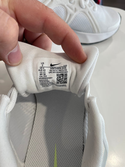 Nike Metro Tek Trainers – White / Metallic Summit White – UK 6