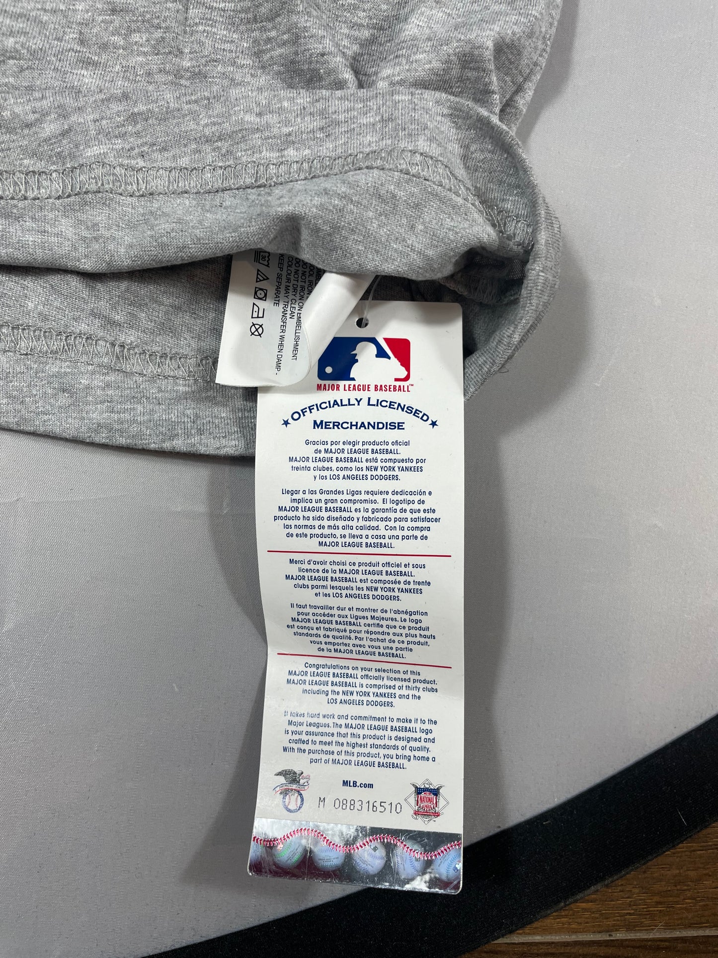 BNWT Philadelphia Phillies "Fightin' Phillies" MLB Tee - Red - Men’s Small